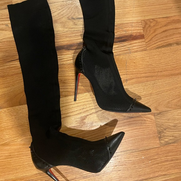 black Christian louboutin  red bottom heels. Size 40, come with box and dust bag - Picture 2 of 5